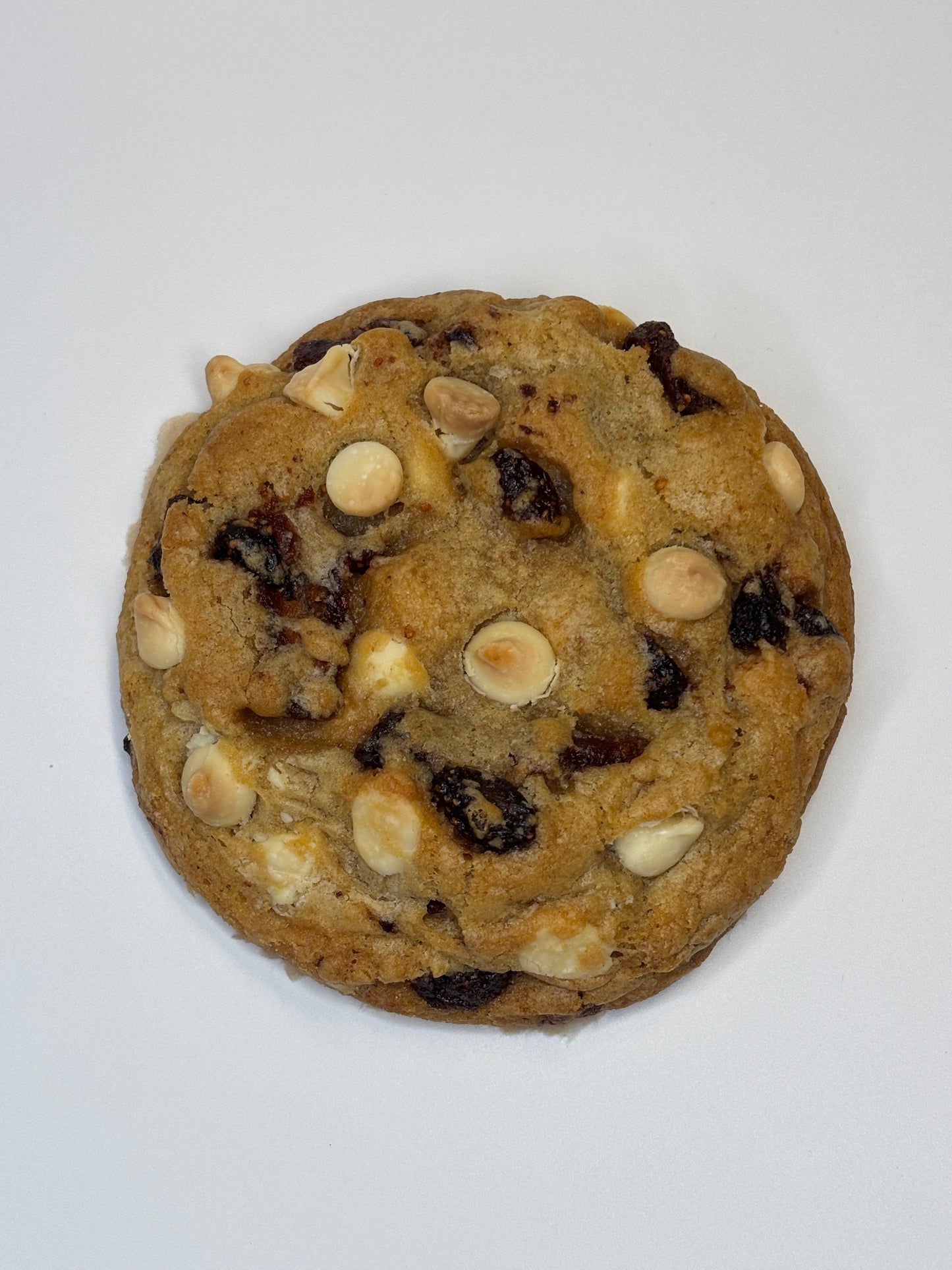 WHITE CHOCOLATE STRAWBERRY COOKIE